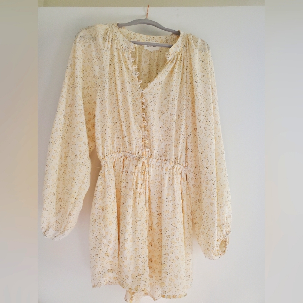 Flower white/pale yellow romper. Size small.